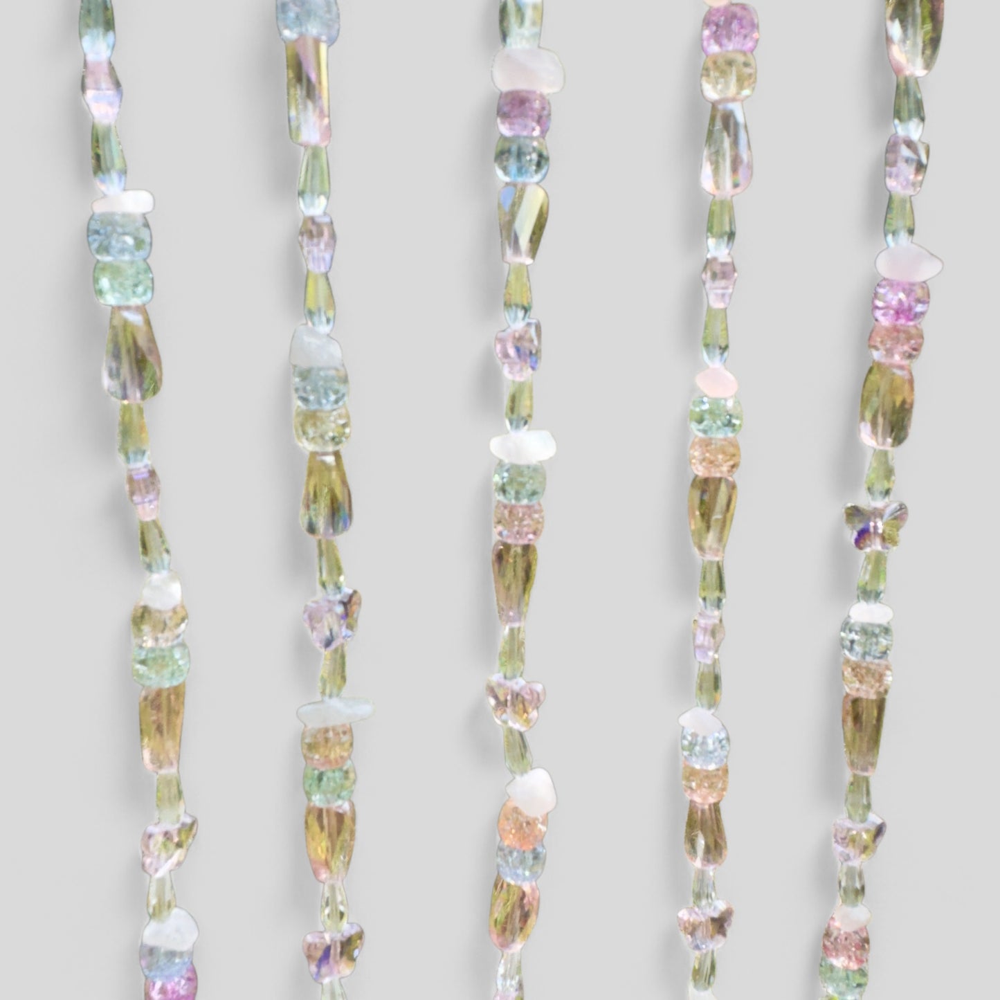 Attrape-rêves en forme de croissant de lune en métal doré avec arbre de vie vert, aventurine et breloques à suspendre – à suspendre à une fenêtre ou à un mur