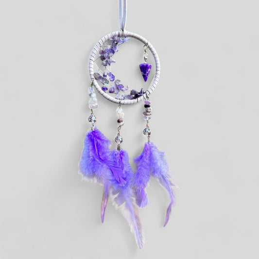 Dreamcatcher de croissant de lune violet avec plumes violettes et charme suspendu - Pierres d’améthyste - Rétroviseur suspendu ou tenture murale