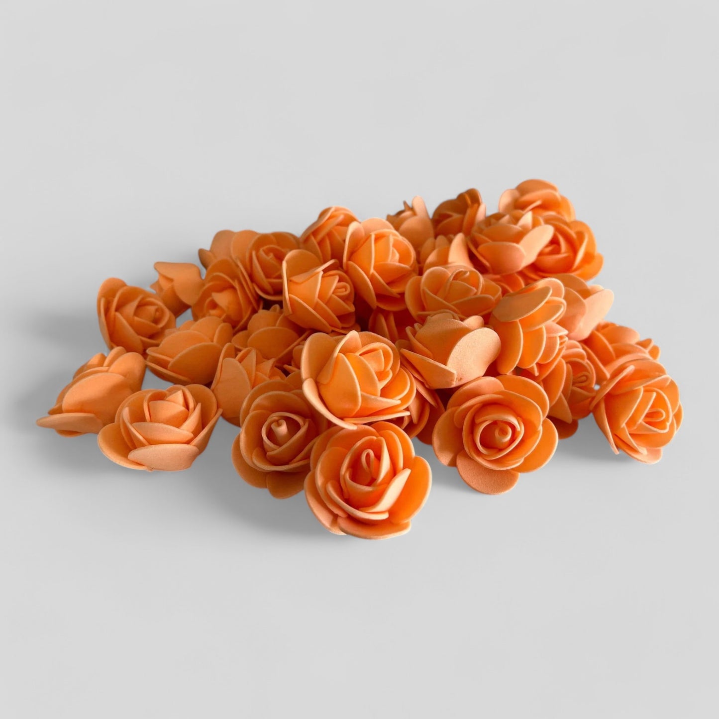 500 pièces — Fleurs en mousse en gros de 3 cm en vrac pour l'artisanat, les mariages, les shadowboxes, les cadeaux — Plusieurs couleurs — Expédition le jour même