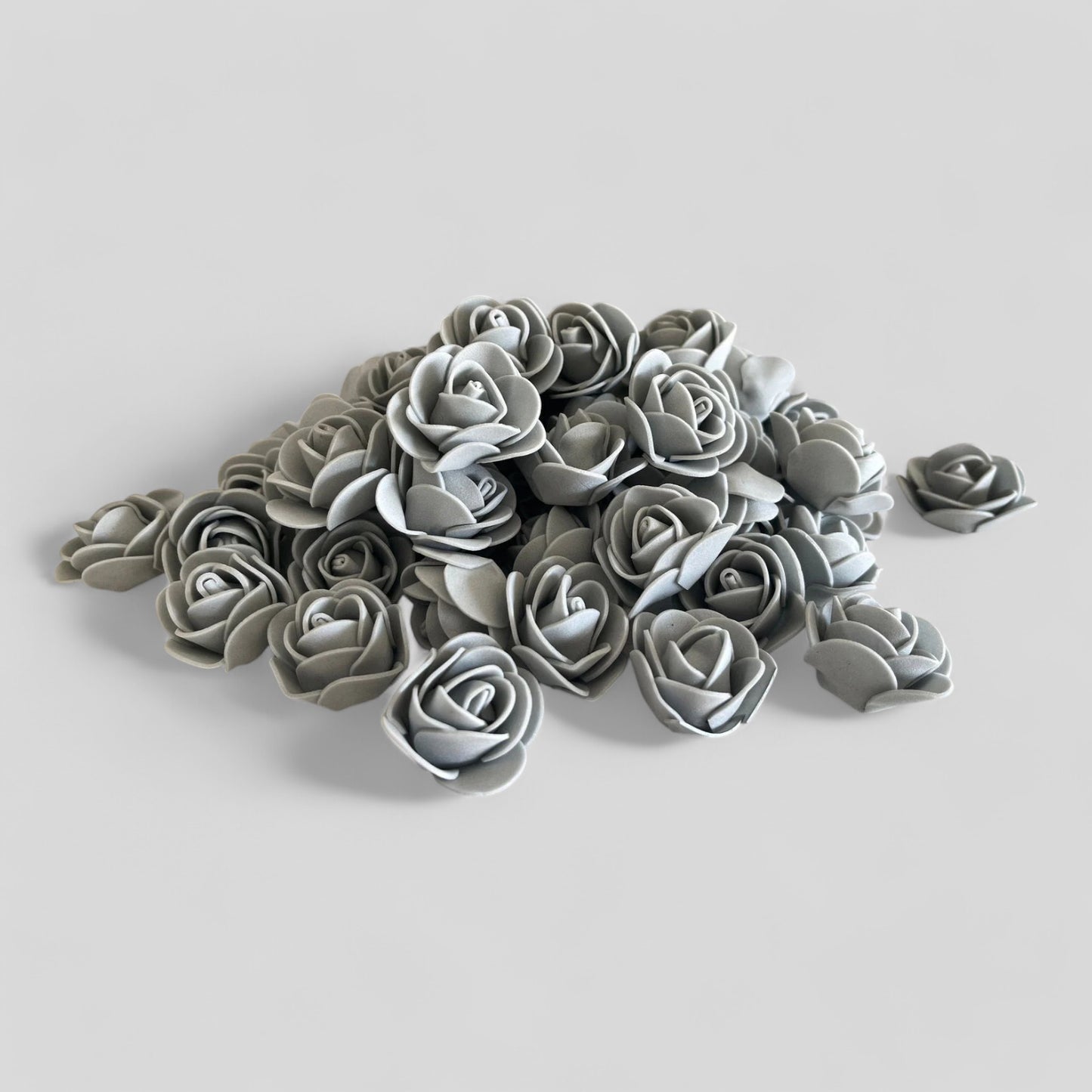 500 pièces — Fleurs en mousse en gros de 3 cm en vrac pour l'artisanat, les mariages, les shadowboxes, les cadeaux — Plusieurs couleurs — Expédition le jour même