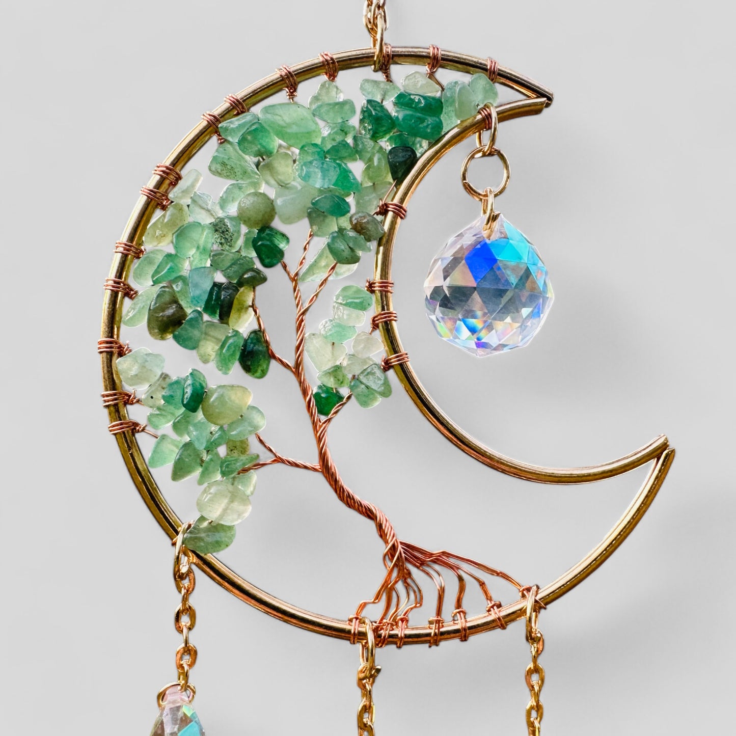 Gold Metal Crescent Moon Dreamcatcher Suncatcher con árbol verde de la vida aventurina y amuletos de joyas colgantes - colgante de ventana o colgante de pared