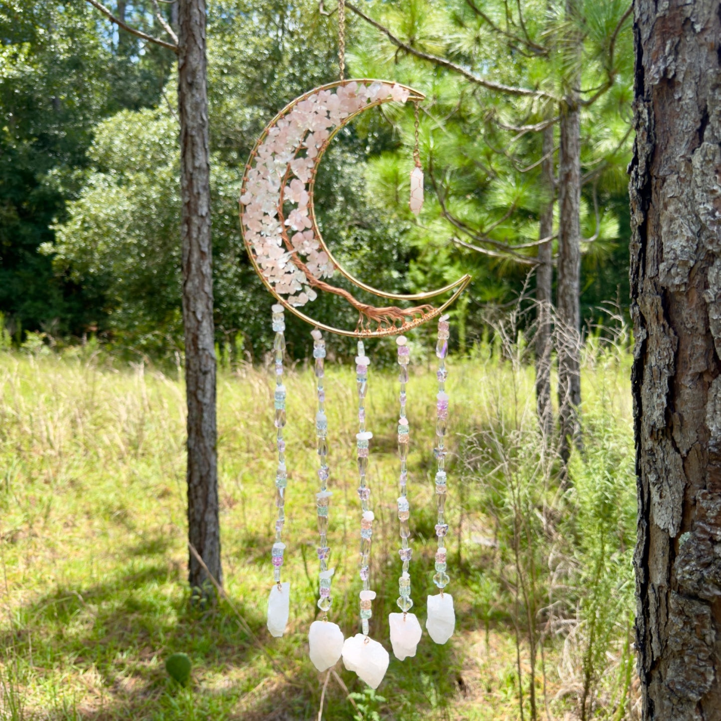 Gold Metal Crescent Moon Dreamcatcher Suncatcher con árbol verde de la vida aventurina y amuletos de joyas colgantes - colgante de ventana o colgante de pared