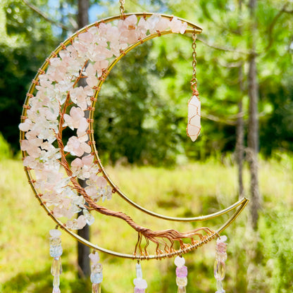 Gold Metal Crescent Moon Dreamcatcher Suncatcher con árbol verde de la vida aventurina y amuletos de joyas colgantes - colgante de ventana o colgante de pared